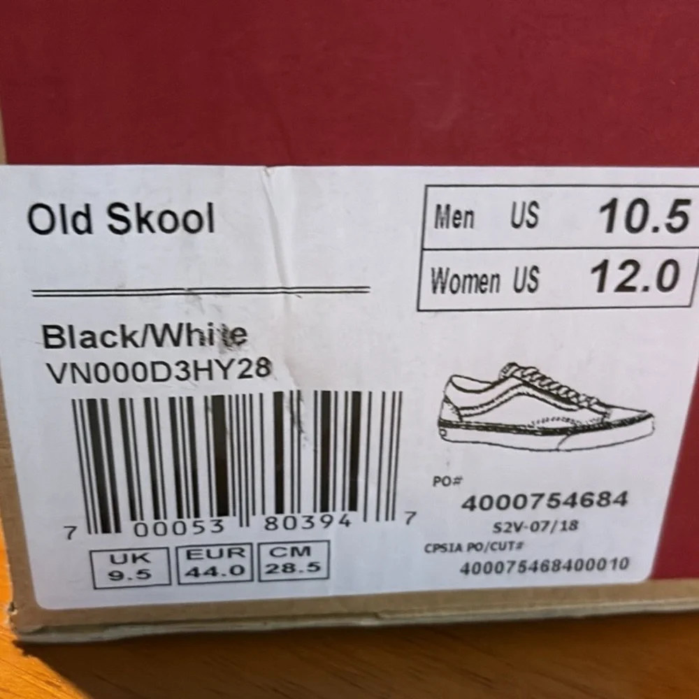 Vans Men's Classic Black and White Sneakers - Picture 4 of 6